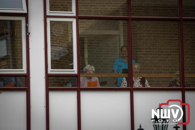 ’t Harde kleurt oranje, gezelligheid op z’n best tijdens Koningsdag 2026! - &copy; NWVFoto.nl